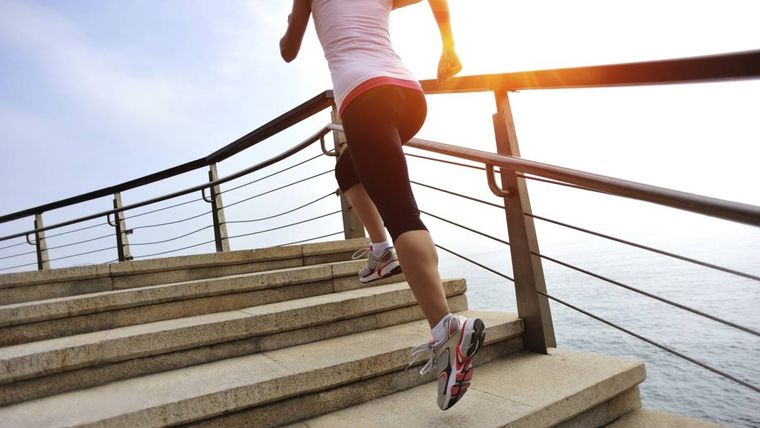 Subir escaleras revitalizará tu cuerpo y mente. Foto: Archivo