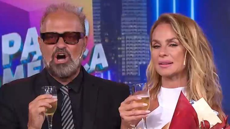 Los conductores realizaron un emotivo cierre.