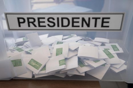 Arrancó el balotaje en Chile: más de 15 millones de votantes eligen entre Jara y Kast