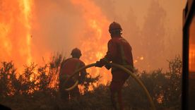 El incendio forestal tiene a Francia en vilo. Foto Efe
