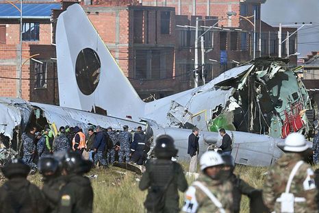 El avión transportaba nuevos billetes del banco central del país. El avión transportaba nuevos billetes del banco central del país.