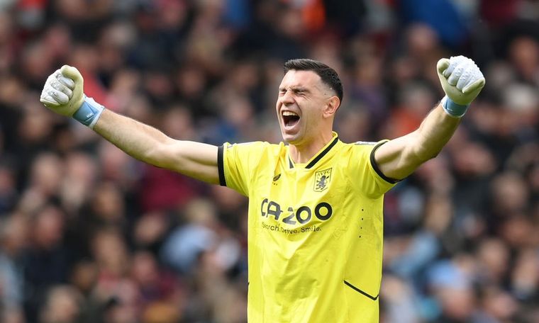 El Dibu podría emigrar de Aston Villa. Foto: @emimartinezz1