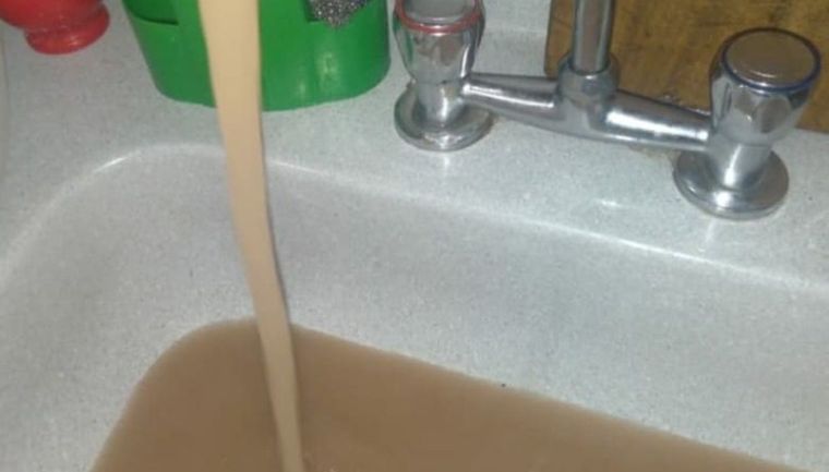 La rotura de un caño cloacal provocó casos de gastroenteritis y otros problemas para muchos vecinos