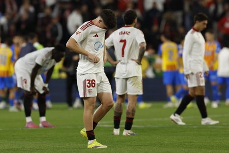 El DT argentino no resistió la mala racha y tuvo que abandonar su cargo en un momento delicado del equipo en LaLiga. El DT argentino no resistió la mala racha y tuvo que abandonar su cargo en un momento delicado del equipo en LaLiga.
