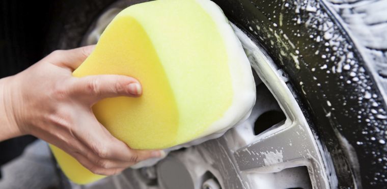 La limpieza regular de las ruedas puede alargar su vida útil Foto: Shutterstock