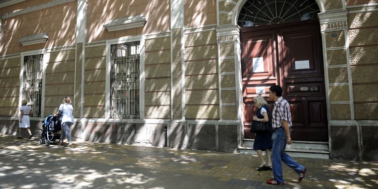 Lo único que quedó: la fachada. Atrás de las paredes ya no hay nada. Foto: Nacho Gaffuri / MDZ