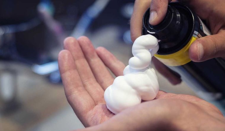 La crema de afeitar es muy útil para limpiar. Foto: Selecciones