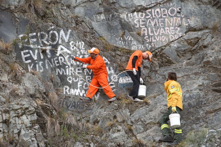 Hay cerca de 1.200 pintadas en la montaña desde Potrerillos a Chile. 