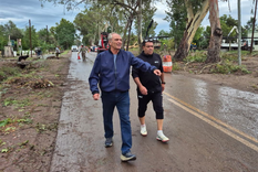 El intendente recorrió las zonas más afectadas de San Martín. El intendente recorrió las zonas más afectadas de San Martín.