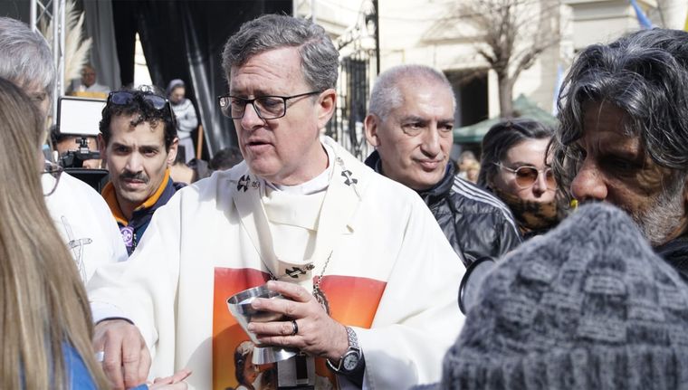 Monseñor Jorge Ignacio García Cuerva presidió la misa central en San Cayetano de Liniers Foto: Analía Melnik/MDZ
