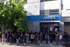 Este monto surge del aumento de la jubilación mínima y el bono de $70.000 Foto: Archivo