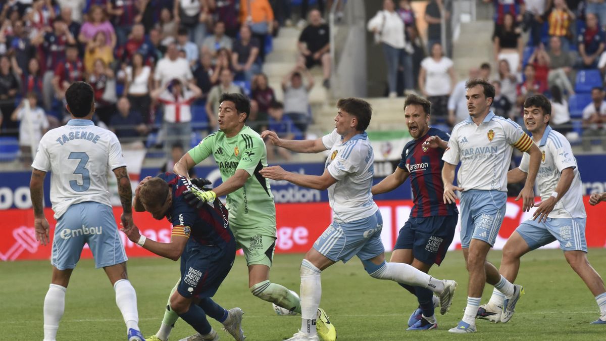 La histórica sanción que recibiría Esteban Andrada tras pegarle una trompada a un rival en España