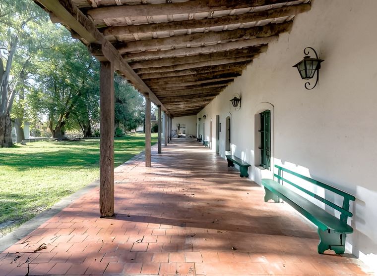 Santa Coloma conserva su identidad rural con calles arboladas, construcciones centenarias y una fuerte tradición comunitaria. Foto: Gobierno Argentino