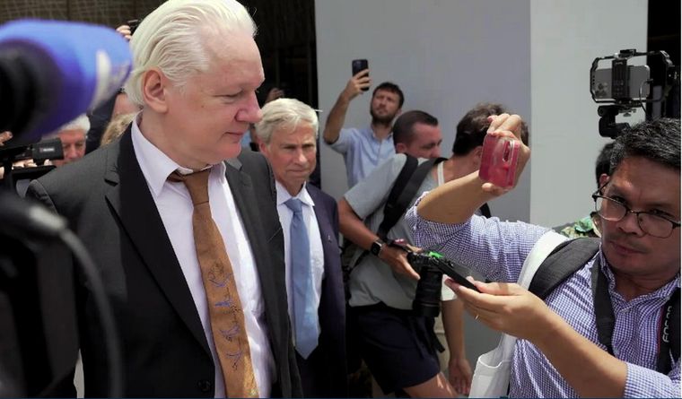 Julian ya está en Australia, gozando de su merecida libertad. Foto: Efe.