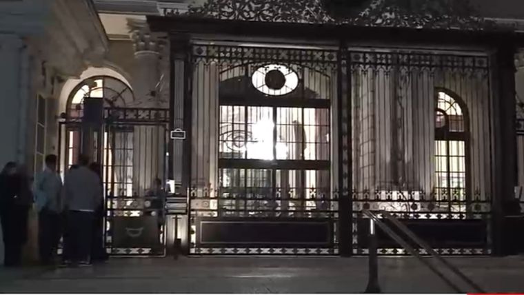 La tensión escaló a niveles insospechados en la disputa por la revinculación de las hijas de la mediática con el futbolista.