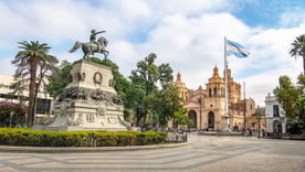 Conocé cuánto cuesta la noche de hotel en algunos de los destinos más elegidos para estas vacaciones de invierno. Foto: Canva.