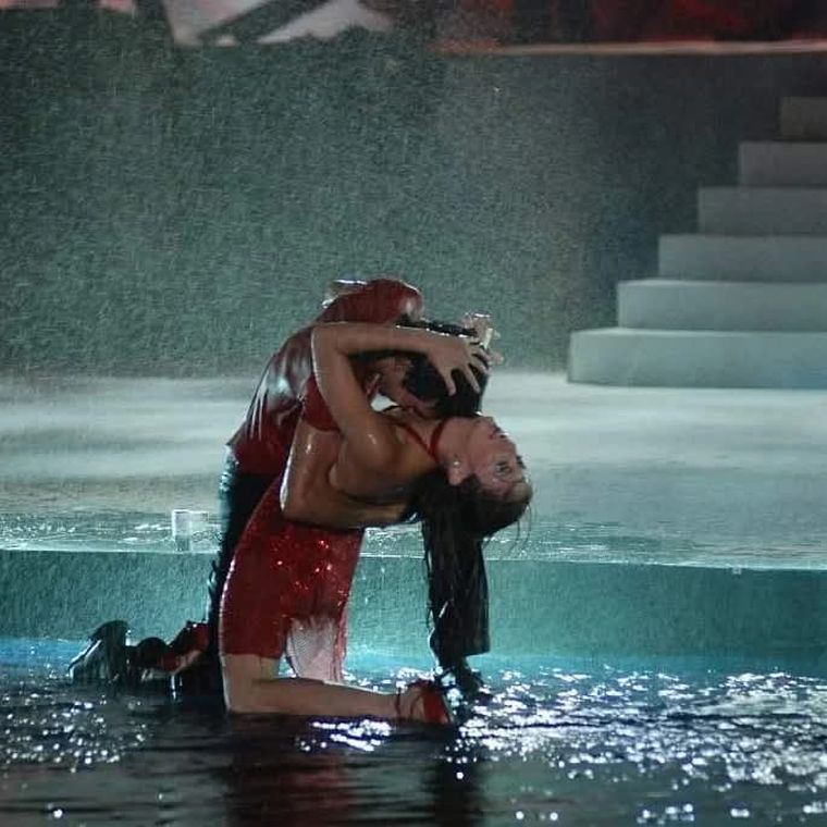 Con 19 y 18 años de edad, Emanuel y Carla hicieron historia con su tango en el agua. Con 19 y 18 años de edad, Emanuel y Carla hicieron historia con su tango en el agua.