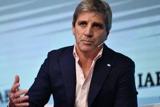 El ministro de Economía Luis Caputo debe explicar en detalle a los técnicos del FMI por qué el país necesita fondos frescos para poder levantar el cepo cambiario. Foto: IAEF