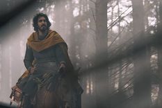 La película sigue a Sir Gawain, el sobrino del rey Arturo, en una travesía tan extraña como desafiante.