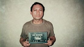 Noriega se entregó a las fuerzas estadounidenses en Panamá y fue trasladado a Estados Unidos, donde enfrentó cargos de narcotráfico. Noriega se entregó a las fuerzas estadounidenses en Panamá y fue trasladado a Estados Unidos, donde enfrentó cargos de narcotráfico.