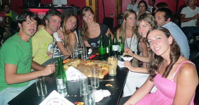 Mauro, Seba, Juli, Any, Caro, Luli y Lili. Una foto espontánea:  tal cual nos conocen, dijo el grupo mientras el fotógrafo hacía la toma. Foto: Gentileza