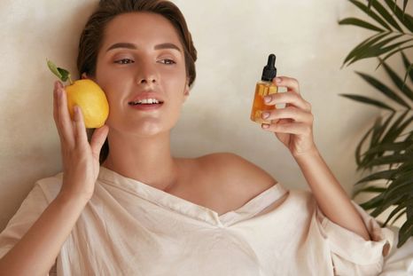 Hoy analizaremos una de los mejores vitaminas para el rostro. Foto: La Opinion
