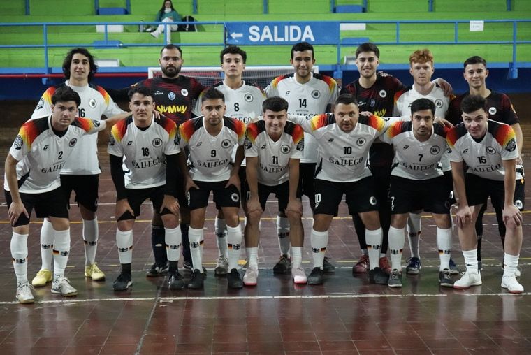 Don Orione, Talleres, Godoy Cruz, Alemán, Cementista, Jockey, Banco Nación y Regatas siguen en camino en el futsal masculino. Don Orione, Talleres, Godoy Cruz, Alemán, Cementista, Jockey, Banco Nación y Regatas siguen en camino en el futsal masculino.
