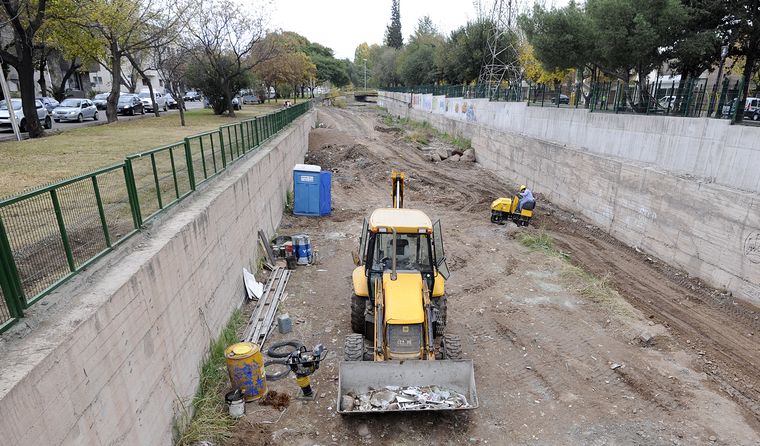 La limpieza de los zanjones es fundamental para que funcione el sistema aluvional. La limpieza de los zanjones es fundamental para que funcione el sistema aluvional.