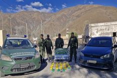 Tanto la droga como el vehículo fueron incautados por las autoridades. Foto: Gendarmería Nacional