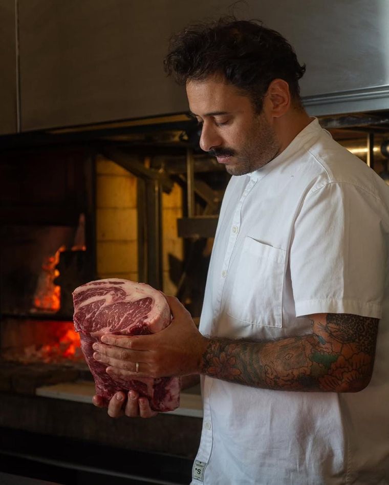 Dua Lipa eligió Madre Rojas, un conocido restaurante especializado en carnes de alta calidad. Dua Lipa eligió Madre Rojas, un conocido restaurante especializado en carnes de alta calidad.