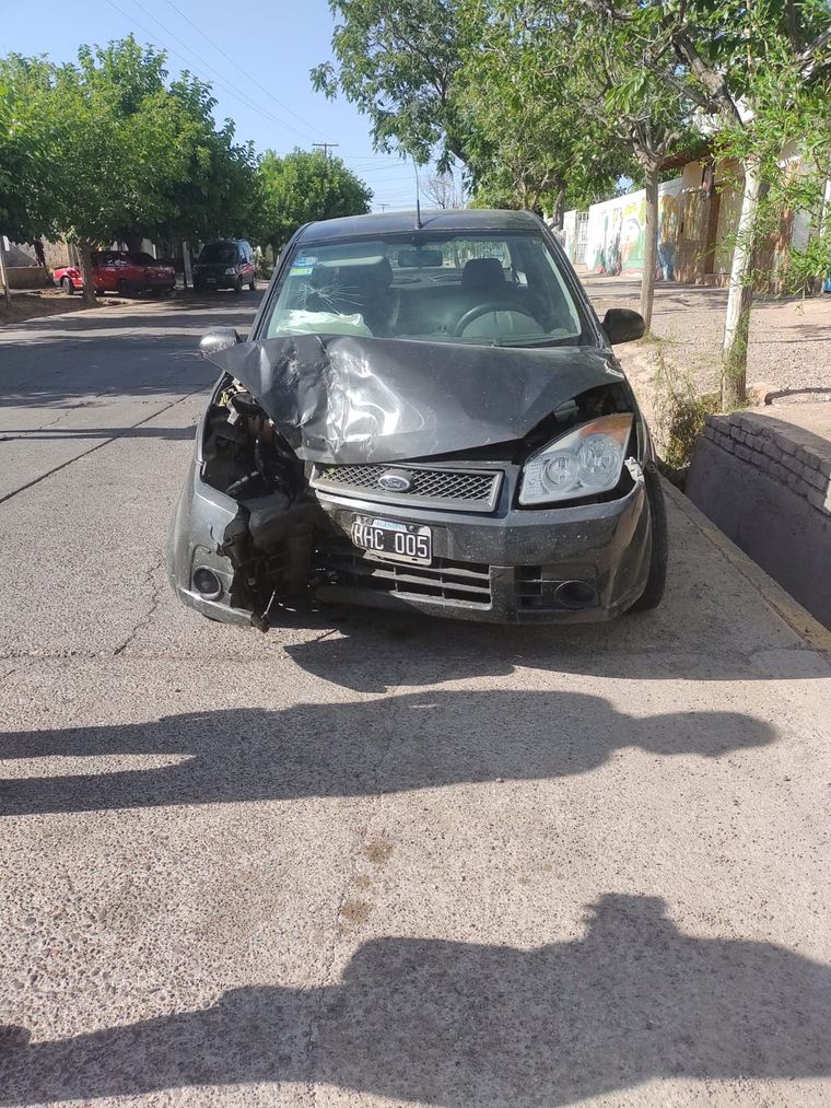 El Ford Fiesta en el que se movilizaban las dos personas. Foto: Ministerio de Seguridad