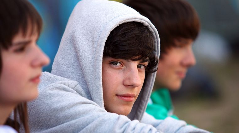 No importa la edad, el trabajo o lo exitoso y seguros que seamos siempre, nos vemos afectados en más o en menos por nuestro entorno. Foto: shutterstock.com