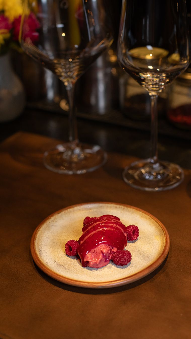 Un sorbete de frambuesa. Un sorbete de frambuesa.