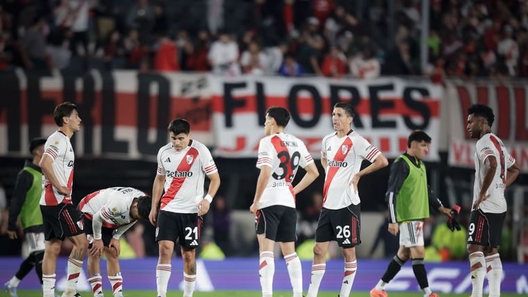 El Monumental, un cabildo abierto luego de derrota de River ante Riestra.