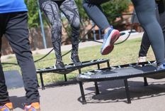 La Municipalidad ofrece gimnasios al aire libre para que vecinos de todas las edades realicen actividad física. Foto: Municipalidad de Godoy Cruz