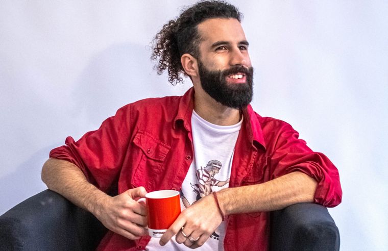 Facundo Burghi, el ilustrador que dibuja a Charly García todos los días Foto: Gentileza