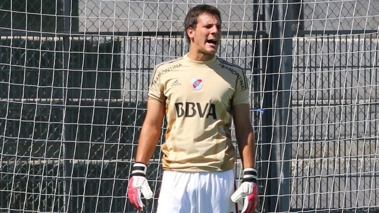 Gaspar Servio con la camiseta de River. Foto: La Página Millonaria