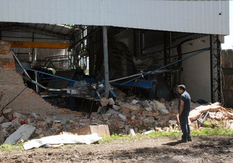 Empresa de recauchutado de neumáticos de la localidad de Esteban Echeverría. Foto: Télam