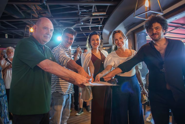 Made in Lanús celebra los 40 años del estreno en la ciudad de Mar del Plata, esta vez, bajo la dirección de Luis Brandoni. Made in Lanús celebra los 40 años del estreno en la ciudad de Mar del Plata, esta vez, bajo la dirección de Luis Brandoni.