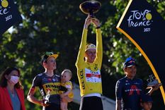 Con apenas 22 años, Pogacar ya ganó dos veces el Tour de France Foto: DPA