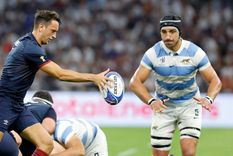 Alex Mitchell es marcado por Tomas Lavanini. Foto: EFE Alex Mitchell es marcado por Tomas Lavanini. Foto: EFE