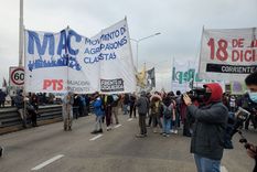 organizaciones sociales y de izquierda cortaron el puente pueyrredon organizaciones sociales y de izquierda cortaron el puente pueyrredon