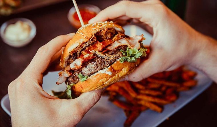 Ciertas prácticas alimenticias podrían dañar tu salud Foto: Shutterstock