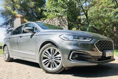 probamos el ford mondeo vignale, un exquisito sedan hibrido
