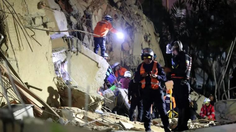Habría decenas de miles de muertos, tras el doble terremoto en Venezuela. Foto Efe Habría decenas de miles de muertos, tras el doble terremoto en Venezuela. Foto Efe
