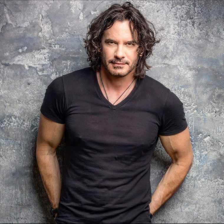 Mario Cimarro cumple cinco años de romance junto a su novia eslovaca Broni Gregus. Foto: Mario Cimarro/ Instagram