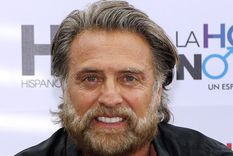 Juan Soler se conmovió hasta las lágrimas al anunciar el problema de salud de su novia Paulina Mercado. Foto: Mezcalent