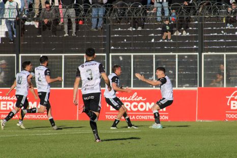 Luego de un tiro de esquina de Lencioni, Muñoz anticipó en el primer palo y, de cabeza, estableció la diferencia a favor de Gimnasia. Luego de un tiro de esquina de Lencioni, Muñoz anticipó en el primer palo y, de cabeza, estableció la diferencia a favor de Gimnasia.