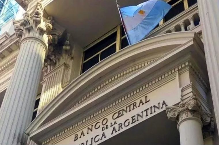 El Banco Central lleva emitidos una gigantesca cantidad de pesos y hay alarma en el mercado. Foto: Archivo MDZ