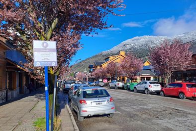 MDZol | La implementación del estacionamiento pago en la zona céntrica de San Martín de los Andes genera un enfrentamiento entre vecinos y el intendente de la ciudad patagónica